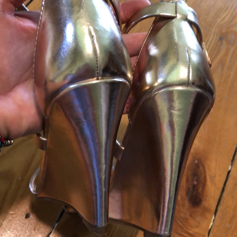 Gold strappy heels - Picture 5 of 10